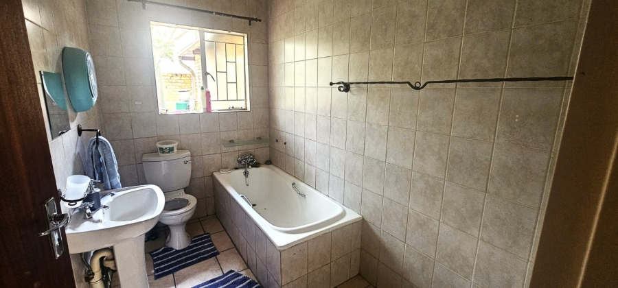 To Let 3 Bedroom Property for Rent in Waterval East North West